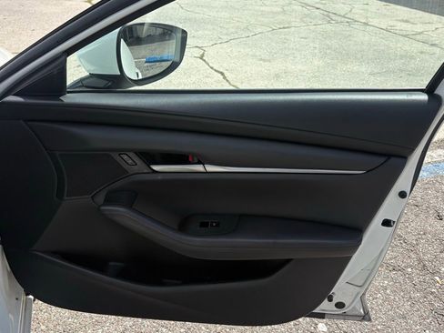 Used 2021 MAZDA MAZDA3 s image 15