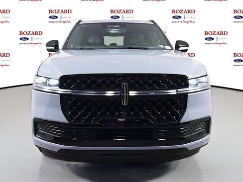 New 2025 Lincoln Navigator Reserve w/ Jet Appearance Package AWD/4WD image 2