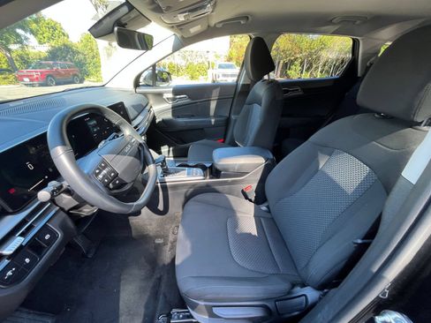 Used 2026 Kia Sportage LX FWD image 27