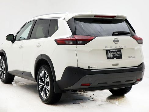 Used 2023 Nissan Rogue SV w/ SV Premium B Package image 6