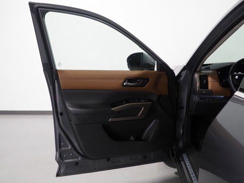 Used 2023 Nissan Pathfinder Platinum FWD image 61