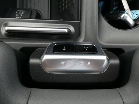 New 2025 Ford Expedition Active image 32