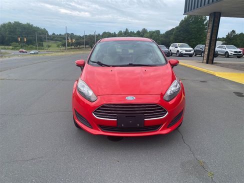 Used 2014 Ford Fiesta SE FWD image 2