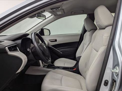 Used 2024 Toyota Corolla Cross L image 14