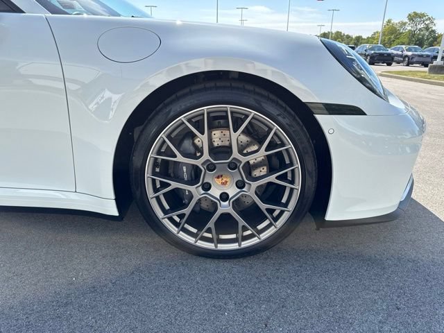 Used 2025 Porsche 911 Carrera RWD image 13