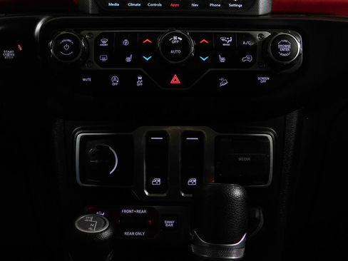 Used 2020 Jeep Wrangler Rubicon w/ Uconnect 4C Nav & Sound Group AWD/4WD image 39