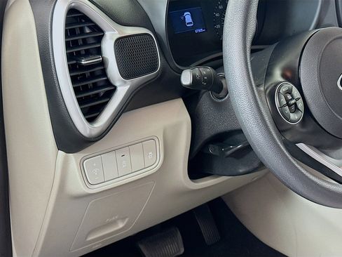 Used 2021 Kia Soul LX FWD image 16