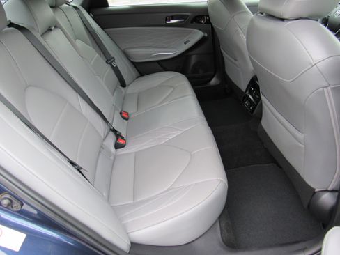 Used 2019 Toyota Avalon Limited image 39