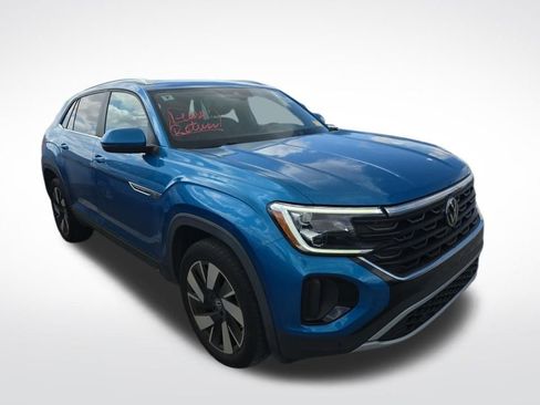 Used 2024 Volkswagen Atlas Cross Sport SE w/ Panoramic Sunroof Package image 2