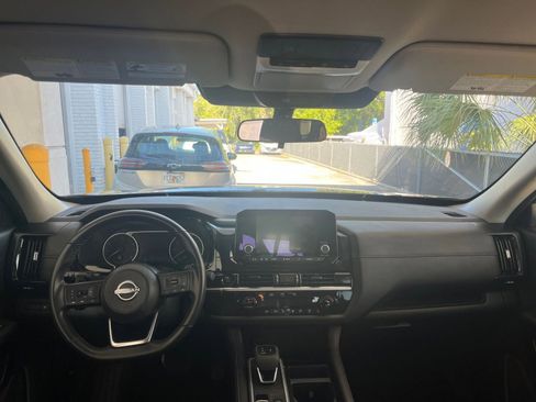Used 2025 Nissan Pathfinder SV FWD image 36