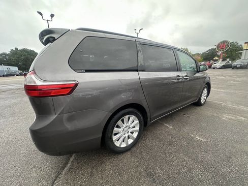 Used 2015 Toyota Sienna Limited Premium image 4