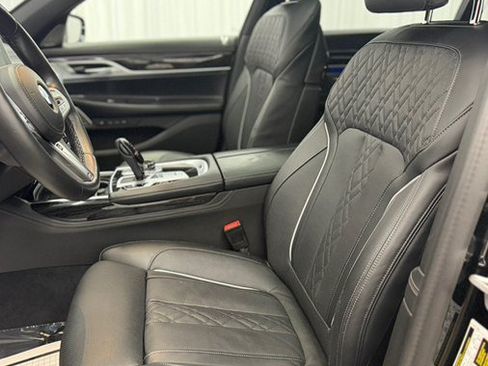 Used 2022 BMW 750i xDrive w/ Executive Package AWD/4WD image 11