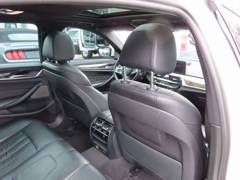 Used 2017 BMW 530i xDrive image 34