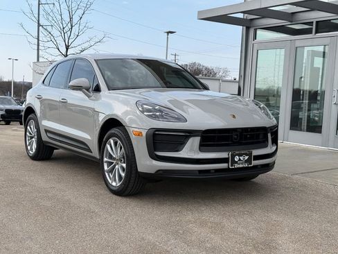 Used 2025 Porsche Macan AWD/4WD image 1