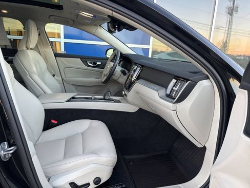 Used 2023 Volvo V60 B5 Cross Country Plus w/ Climate Package image 11