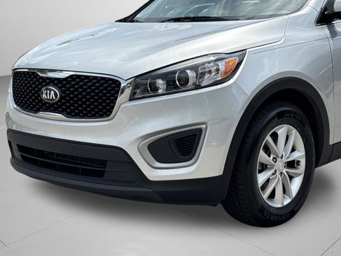 Used 2018 Kia Sorento FWD image 26