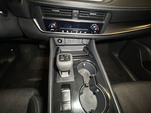 Used 2025 Nissan Rogue SV AWD/4WD image 12