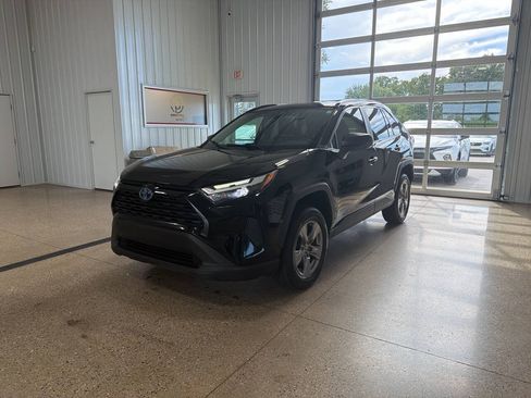 Used 2023 Toyota RAV4 LE AWD/4WD image 2