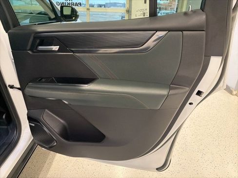 Used 2025 GMC Acadia AT4 image 46