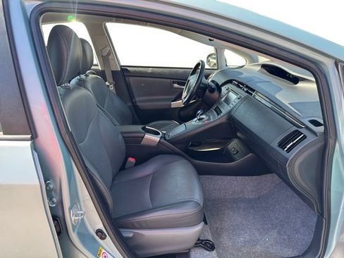 Used 2015 Toyota Prius Four FWD image 17