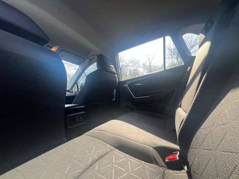 Used 2020 Toyota RAV4 XLE w/ Carpet Mat Package AWD/4WD image 16