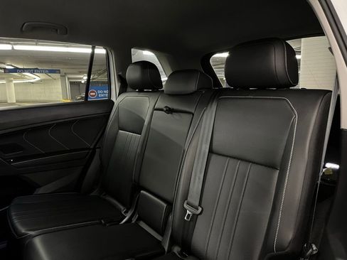 Used 2022 Volkswagen Tiguan SE image 17