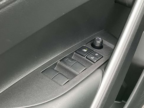 Used 2026 Toyota Corolla Cross LE FWD image 24