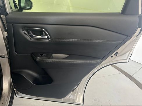 Used 2025 Nissan Rogue Platinum AWD/4WD image 29