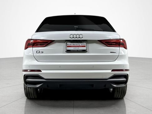 Used 2024 Audi Q3 2.0T Premium image 3