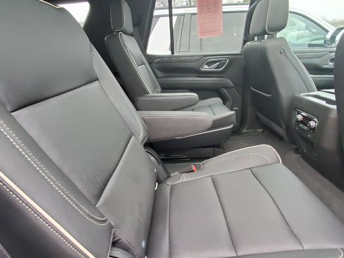 Used 2021 GMC Yukon SLT w/ SLT Premium Package image 6