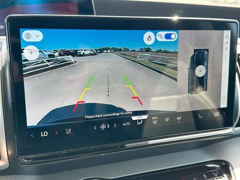 Used 2025 Ford Expedition Active image 17