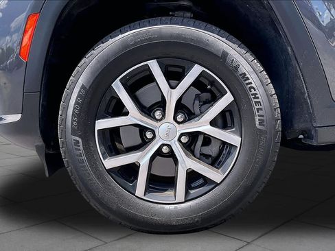 Used 2024 Jeep Grand Cherokee L Limited RWD image 10