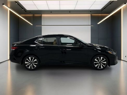 Used 2024 Nissan Sentra SV w/ SV Premium Package FWD image 7