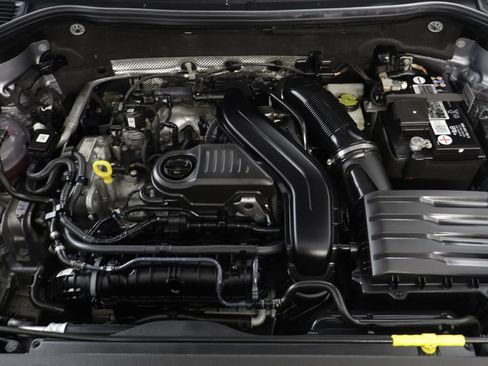 Certified 2023 Volkswagen Taos SE w/ Black Wheel Package FWD image 21