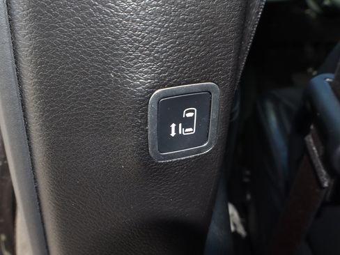 Used 2019 Chrysler Pacifica Touring-L Plus w/ S Appearance Package image 18