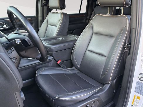 Used 2023 Chevrolet Suburban Premier image 18