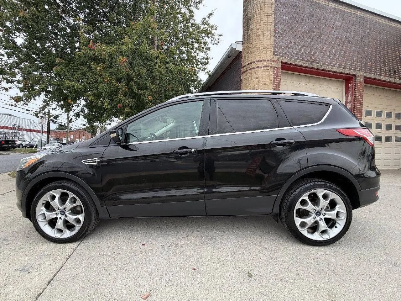 Used 2013 Ford Escape Titanium w/ Parking Technology Pkg AWD/4WD image 10