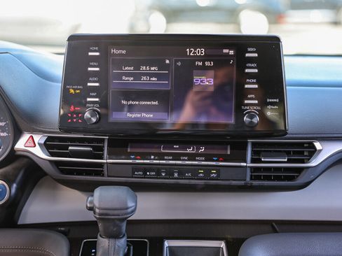 Certified 2024 Toyota Sienna LE image 3