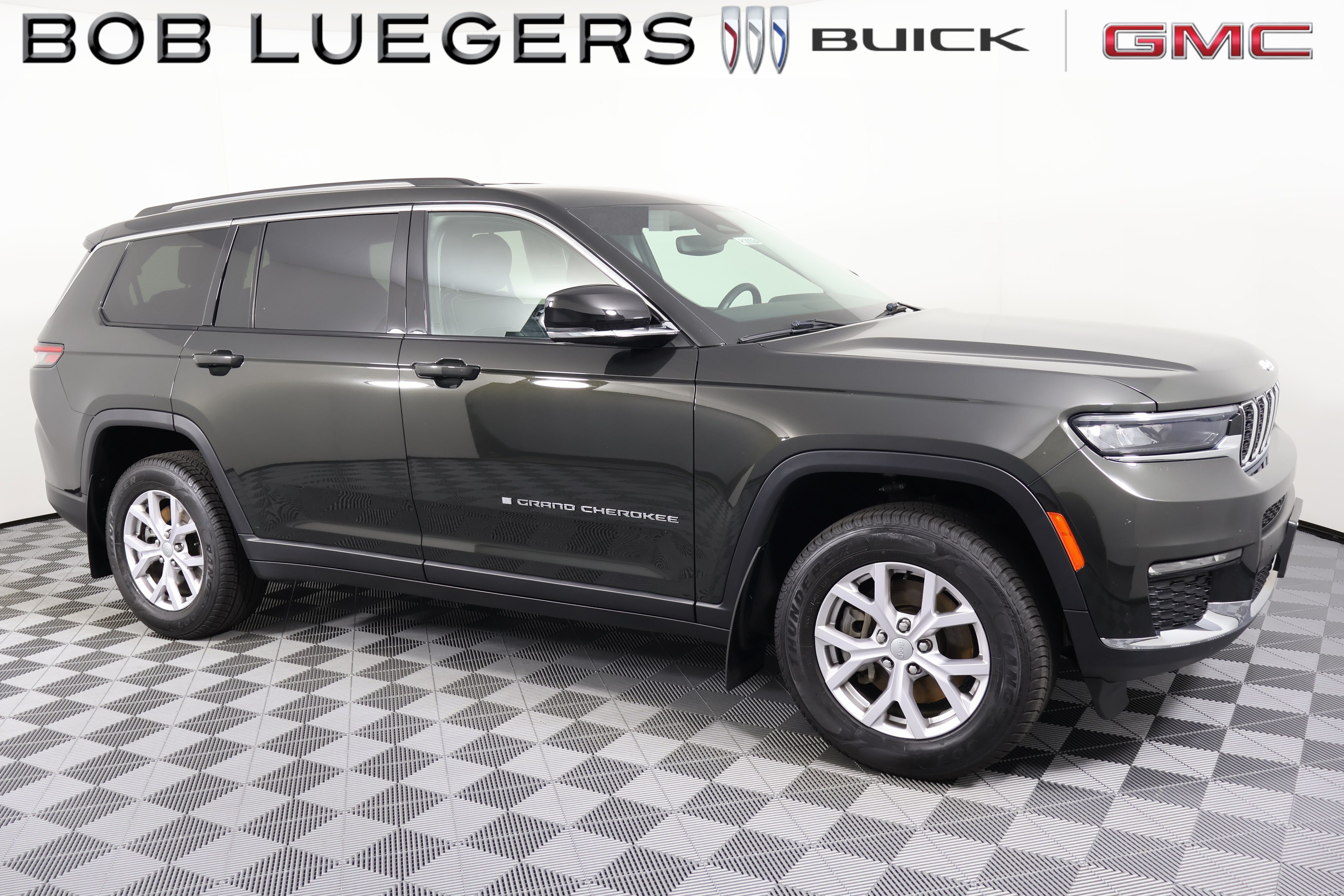 Used 2022 Jeep Grand Cherokee L Limited AWD/4WD image 2
