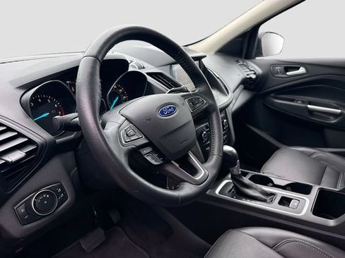 Used 2017 Ford Escape SE w/ SE Leather Comfort Package AWD/4WD image 9