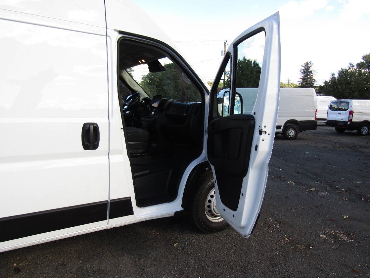 Used 2024 RAM ProMaster 2500 w/ Premium Convenience Group FWD image 24