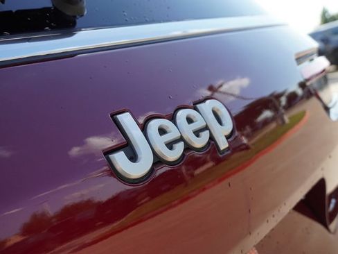 Used 2025 Jeep Grand Cherokee L Laredo AWD/4WD image 12