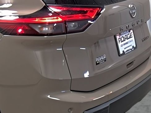 Used 2024 Nissan Rogue SV AWD/4WD image 10