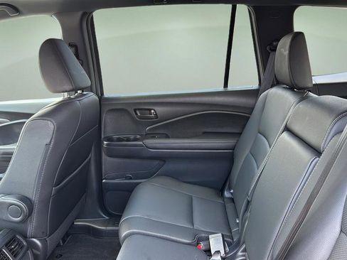 Used 2023 Honda Passport EX-L image 16