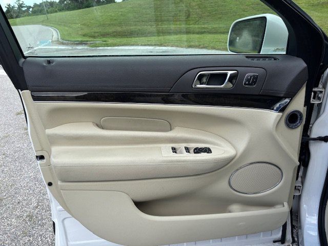 Used 2013 Lincoln MKT AWD image 10