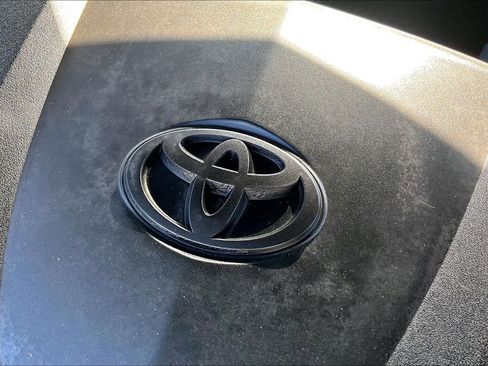 Used 2025 Toyota Camry SE w/ Convenience Package FWD image 30