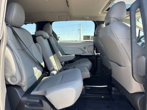 New 2026 Toyota Sienna XLE image 12