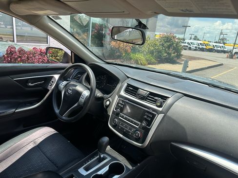 Used 2018 Nissan Altima 2.5 S w/ S Convenience Package FWD image 10