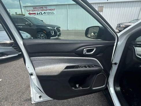 Used 2024 Jeep Compass Latitude AWD/4WD image 12