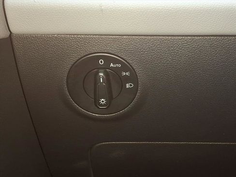 Certified 2023 Volkswagen Taos SE image 17